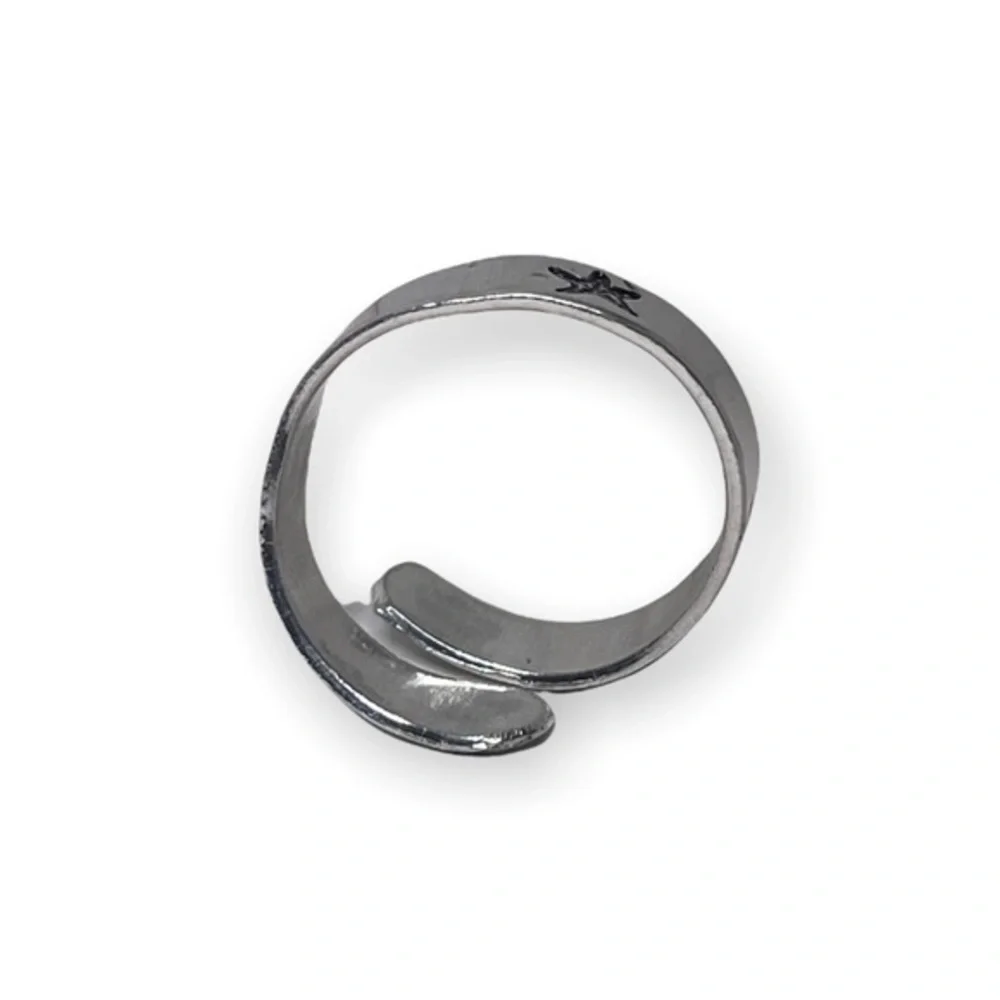 Handmade‎ 8/9 hand stamped starfish pattern adjustable hypoallergenic wrap ring